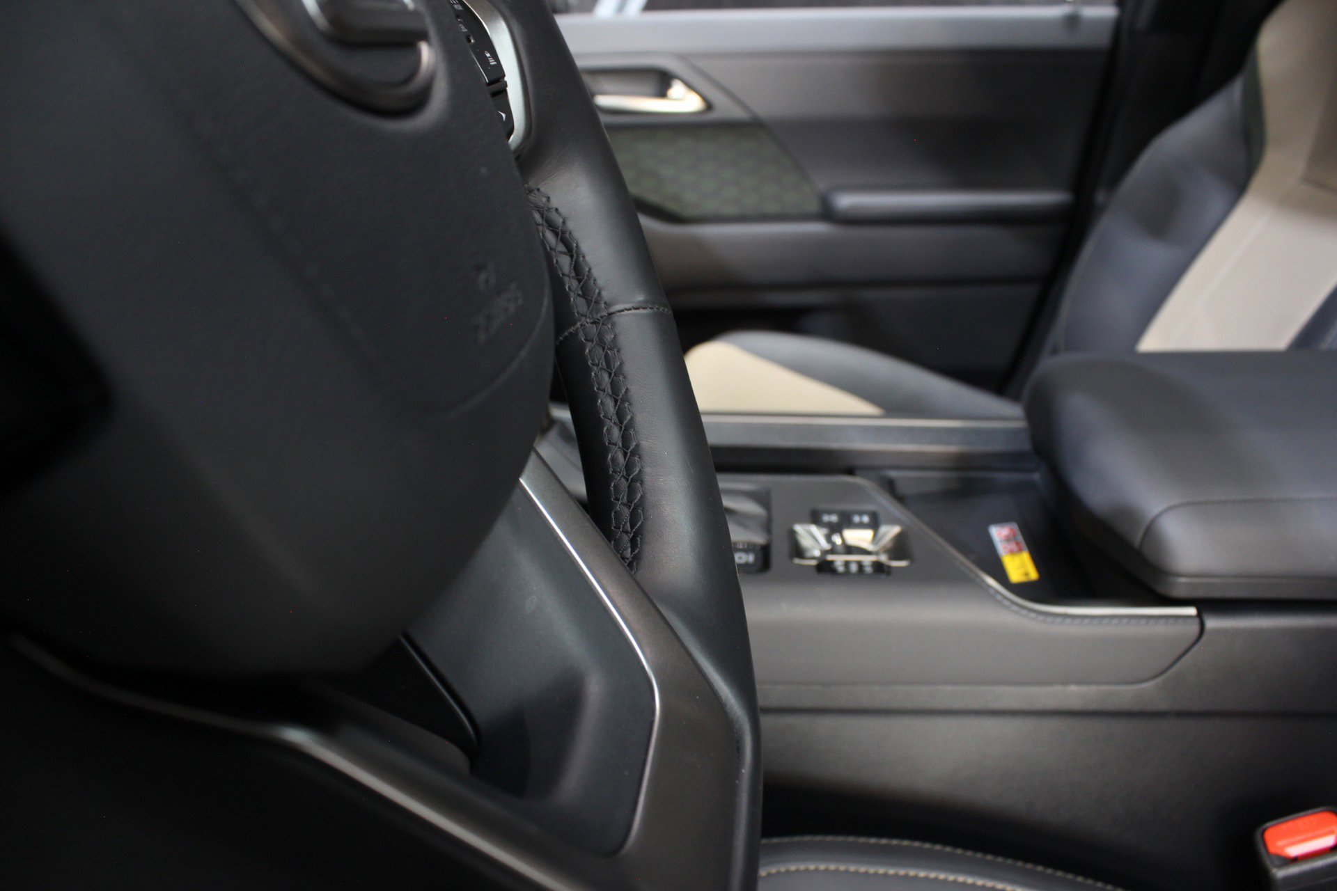 Used 2024 Lexus GX 550 image 34