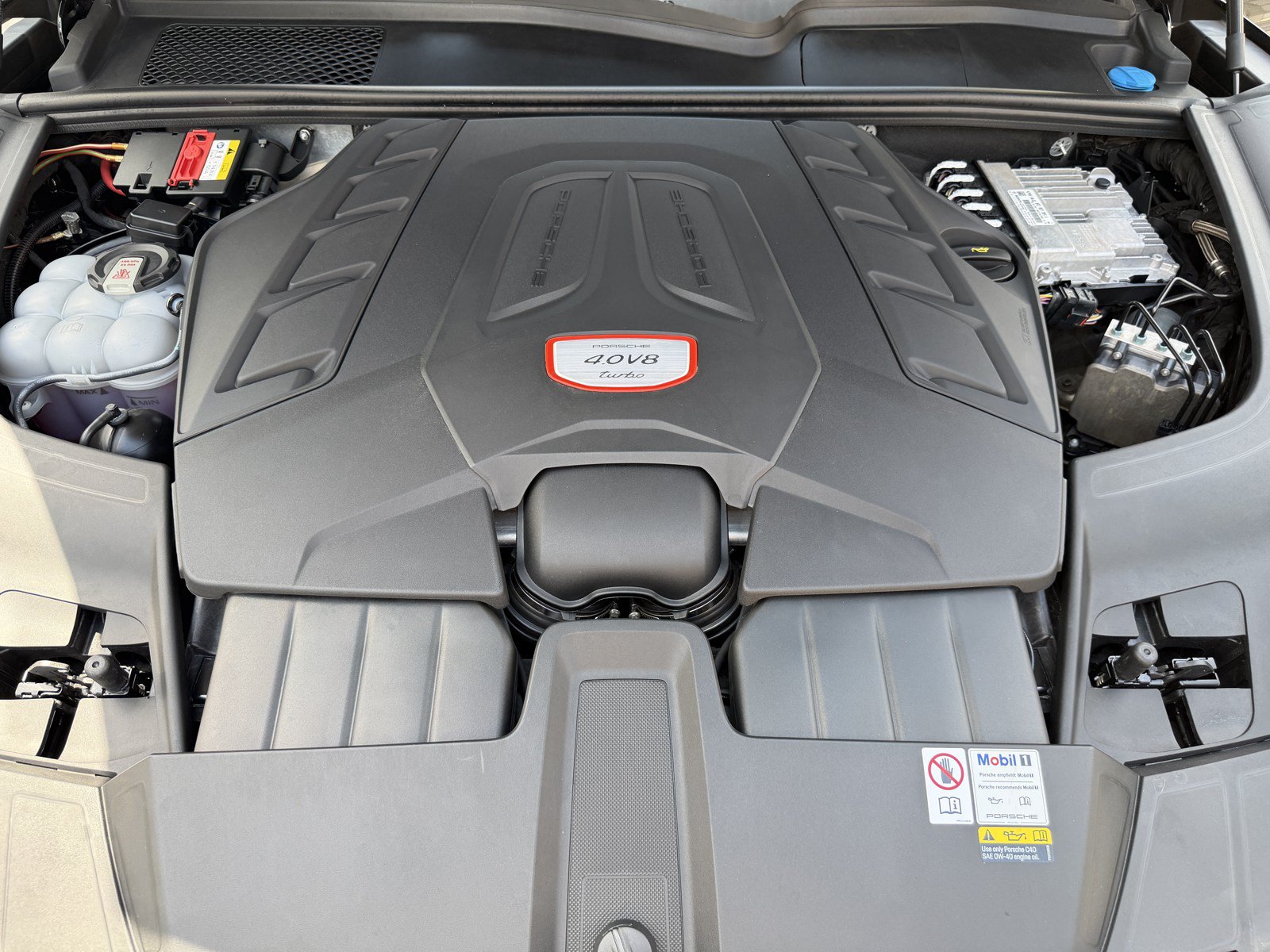 Used 2023 Porsche Cayenne Turbo AWD/4WD image 9