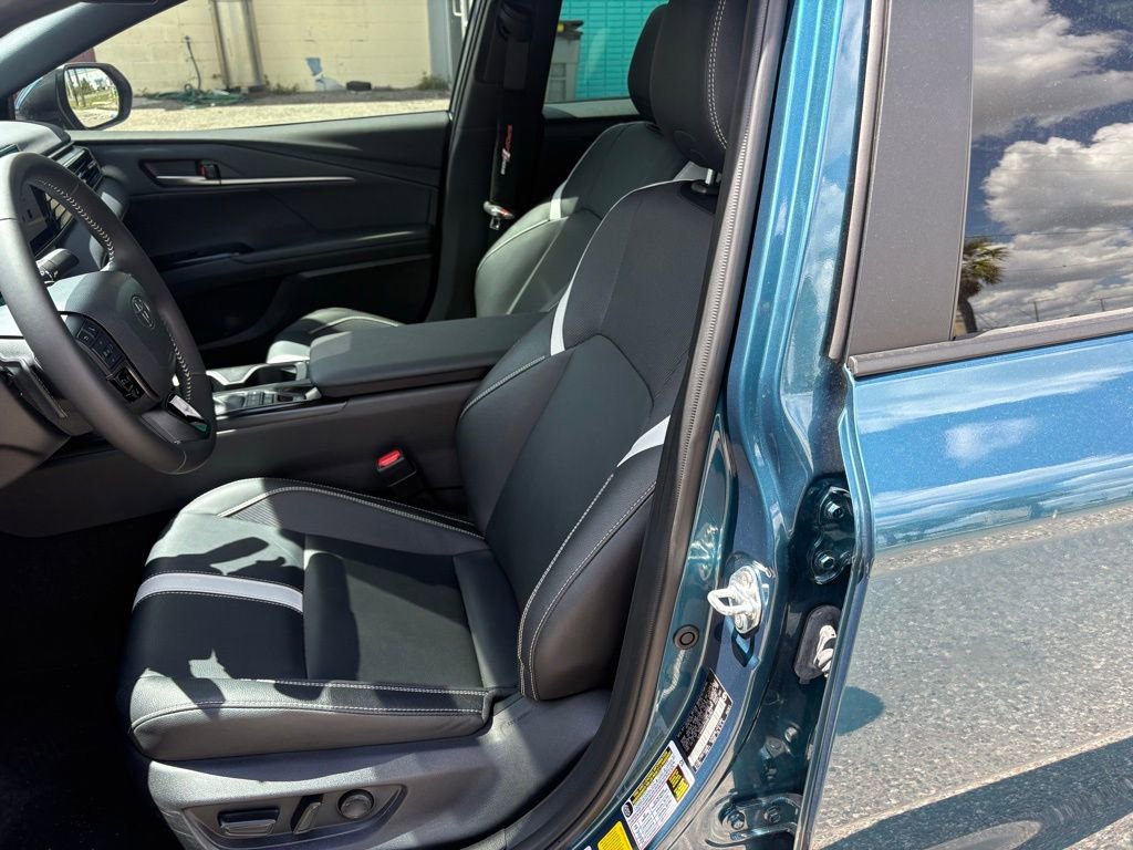 Used 2025 Toyota Camry SE w/ Multimedia Upgrade Package image 9