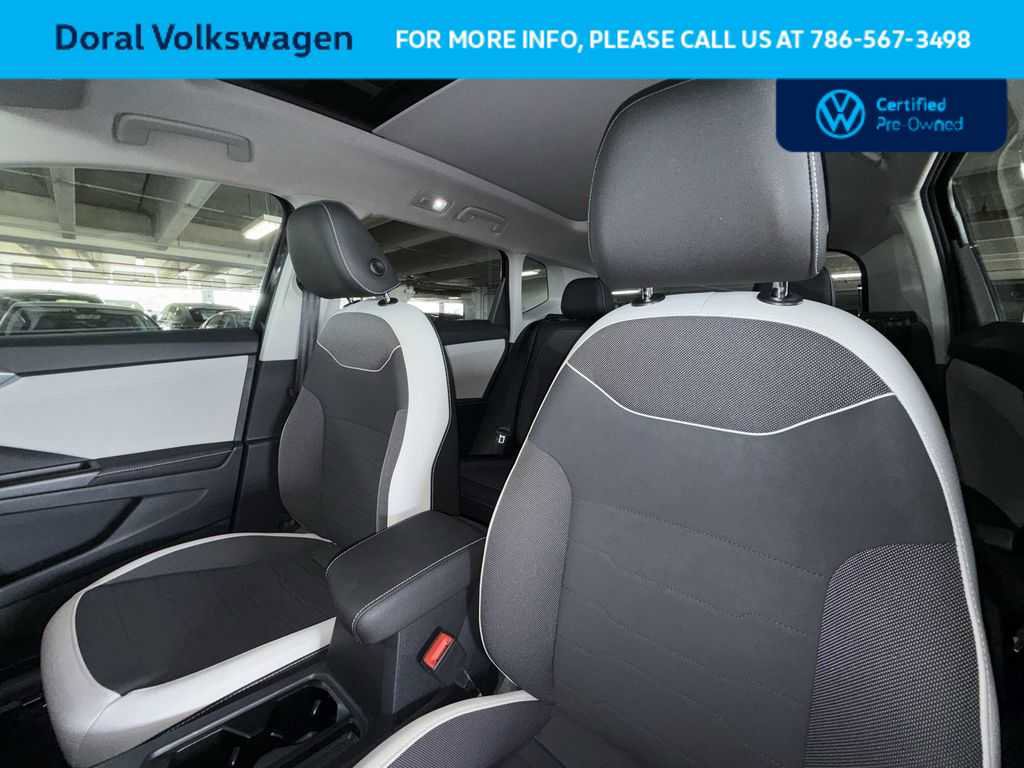 Used 2025 Volkswagen Taos SE FWD image 14