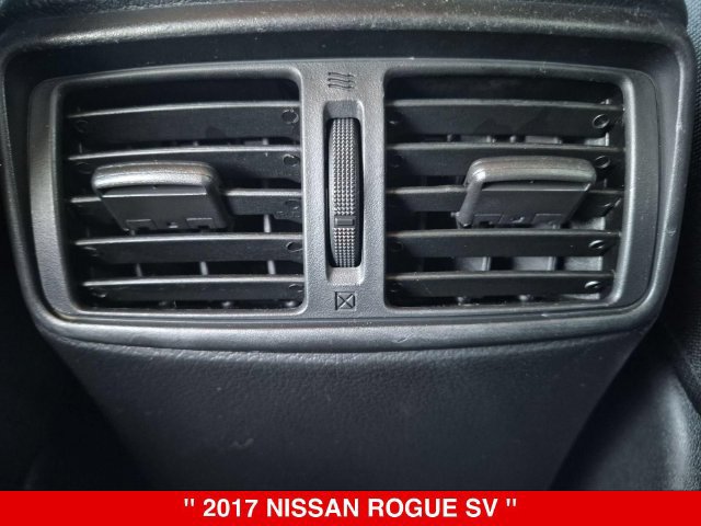 Used 2017 Nissan Rogue SV AWD/4WD image 27