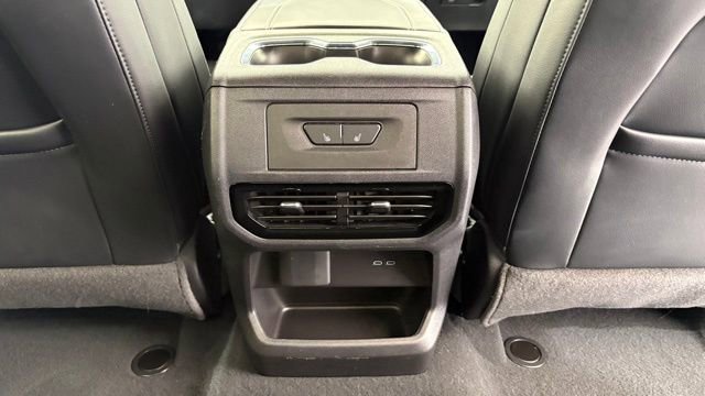 Used 2025 Chevrolet Silverado EV LT AWD/4WD image 28