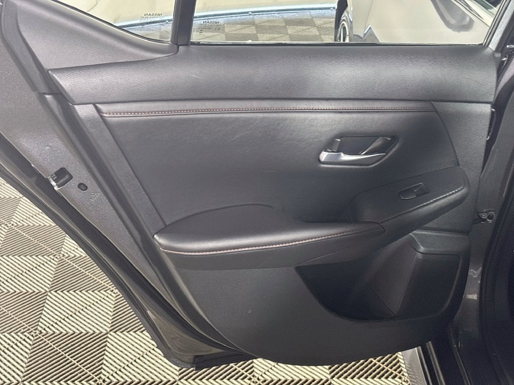 Used 2025 Nissan Sentra SR FWD image 18