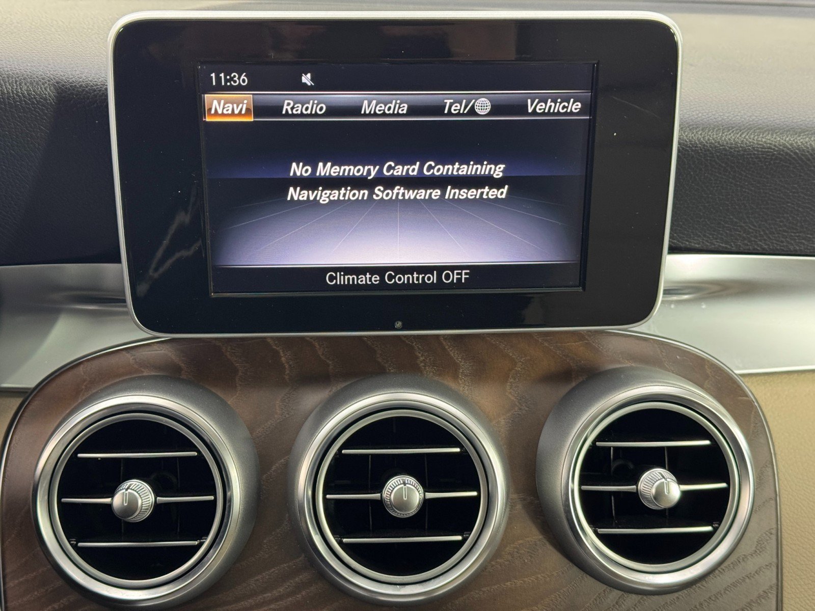 Used 2019 Mercedes-Benz GLC 350e 4MATIC w/ Premium Package image 24