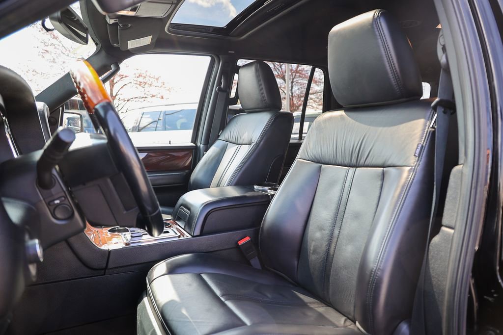 Used 2017 Lincoln Navigator Select image 30