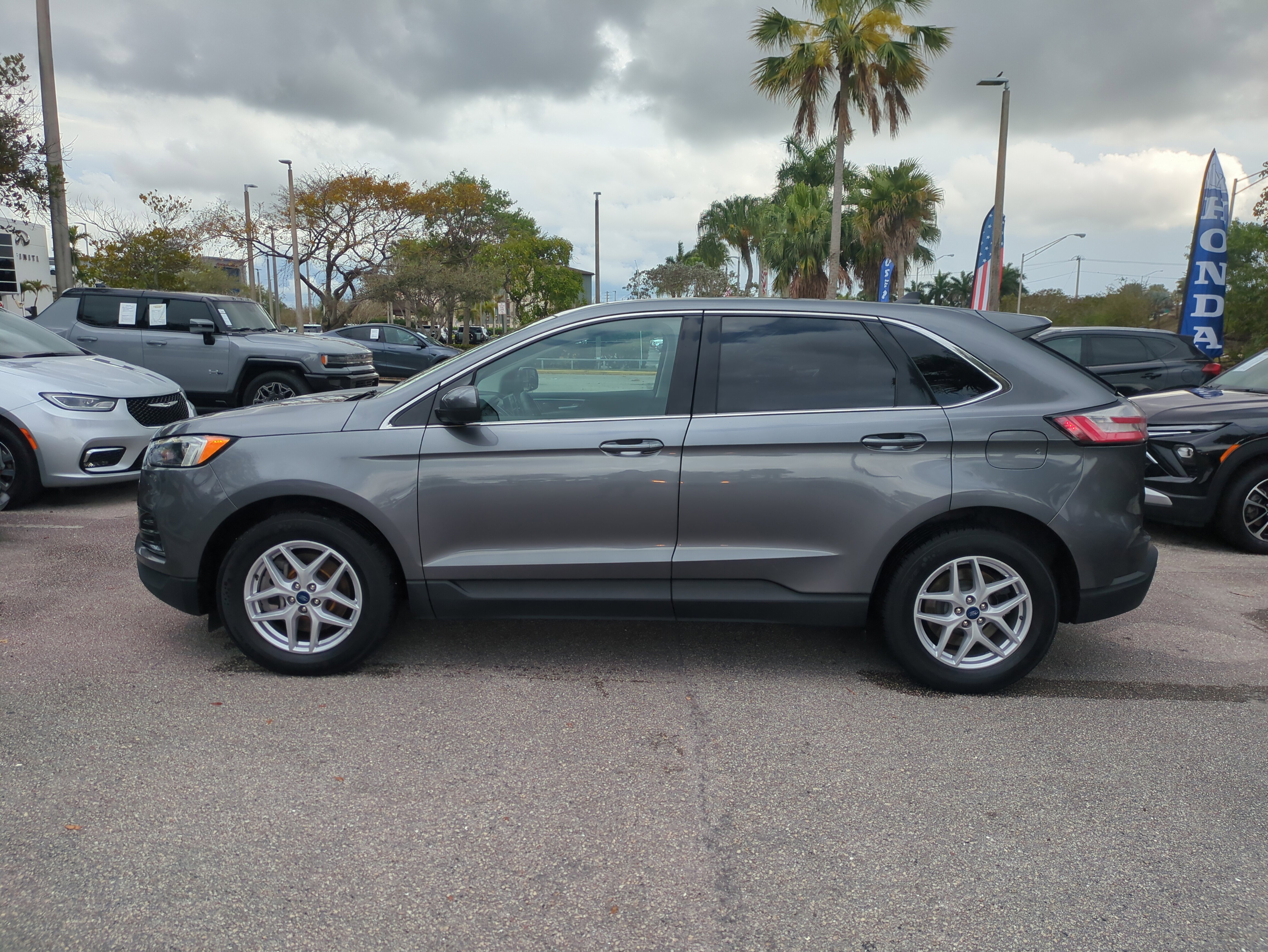 Used 2022 Ford Edge SEL image 8