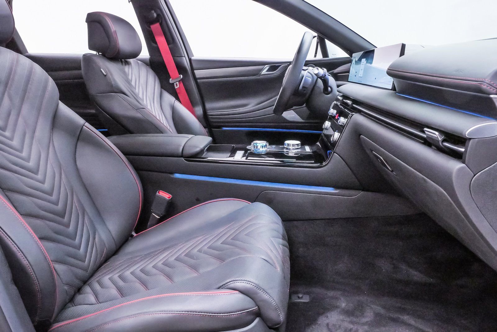 Certified 2025 Genesis G80 2.5T Sport Prestige image 14