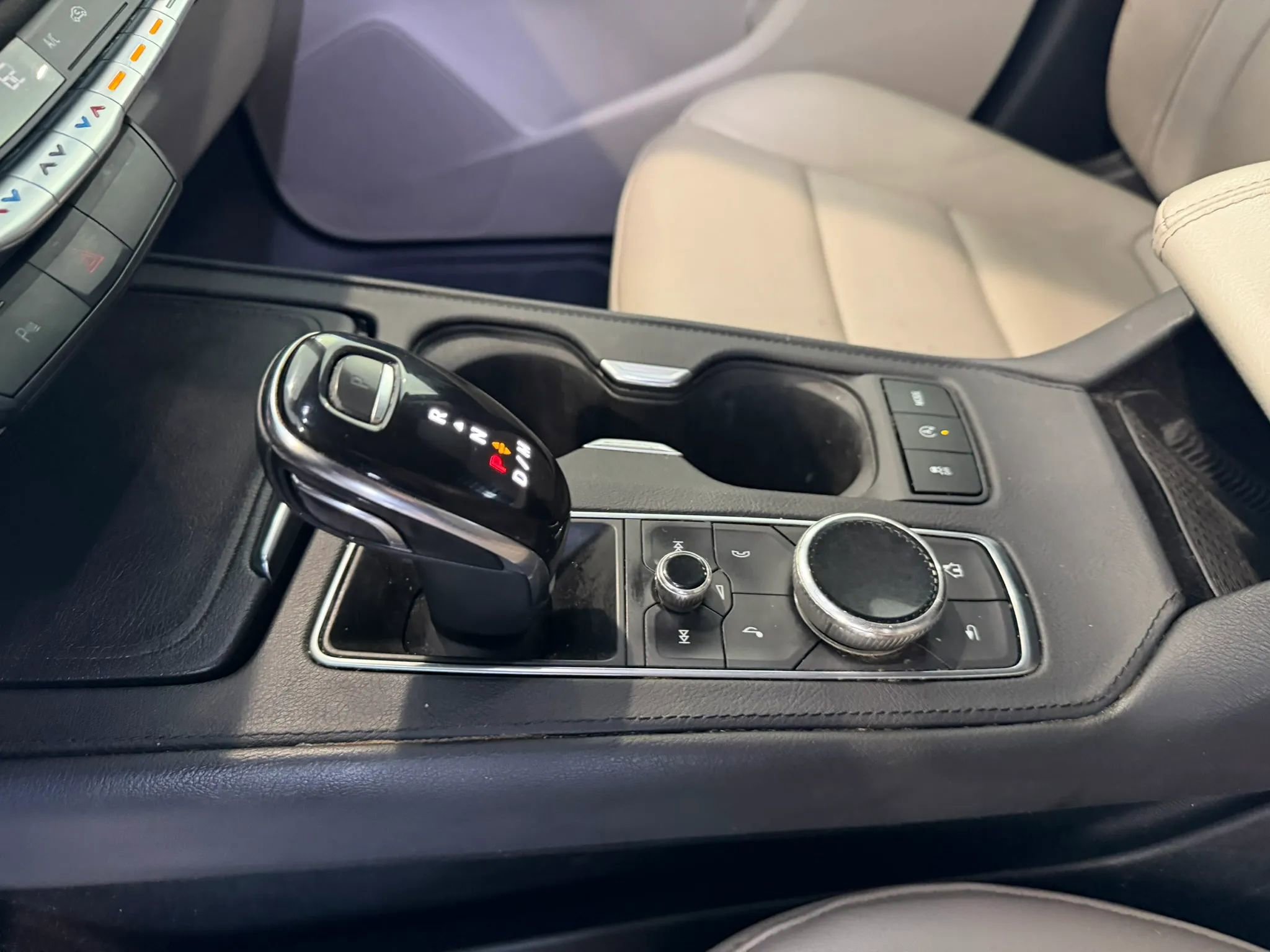 Used 2020 Cadillac XT4 Premium Luxury image 14