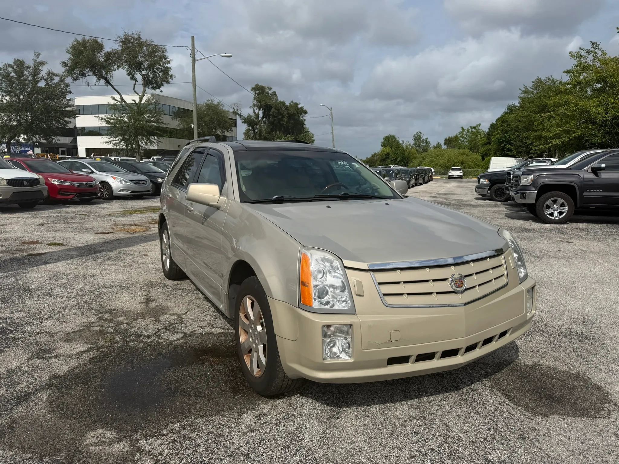 Used 2008 Cadillac SRX w/ Utility Package RWD image 4