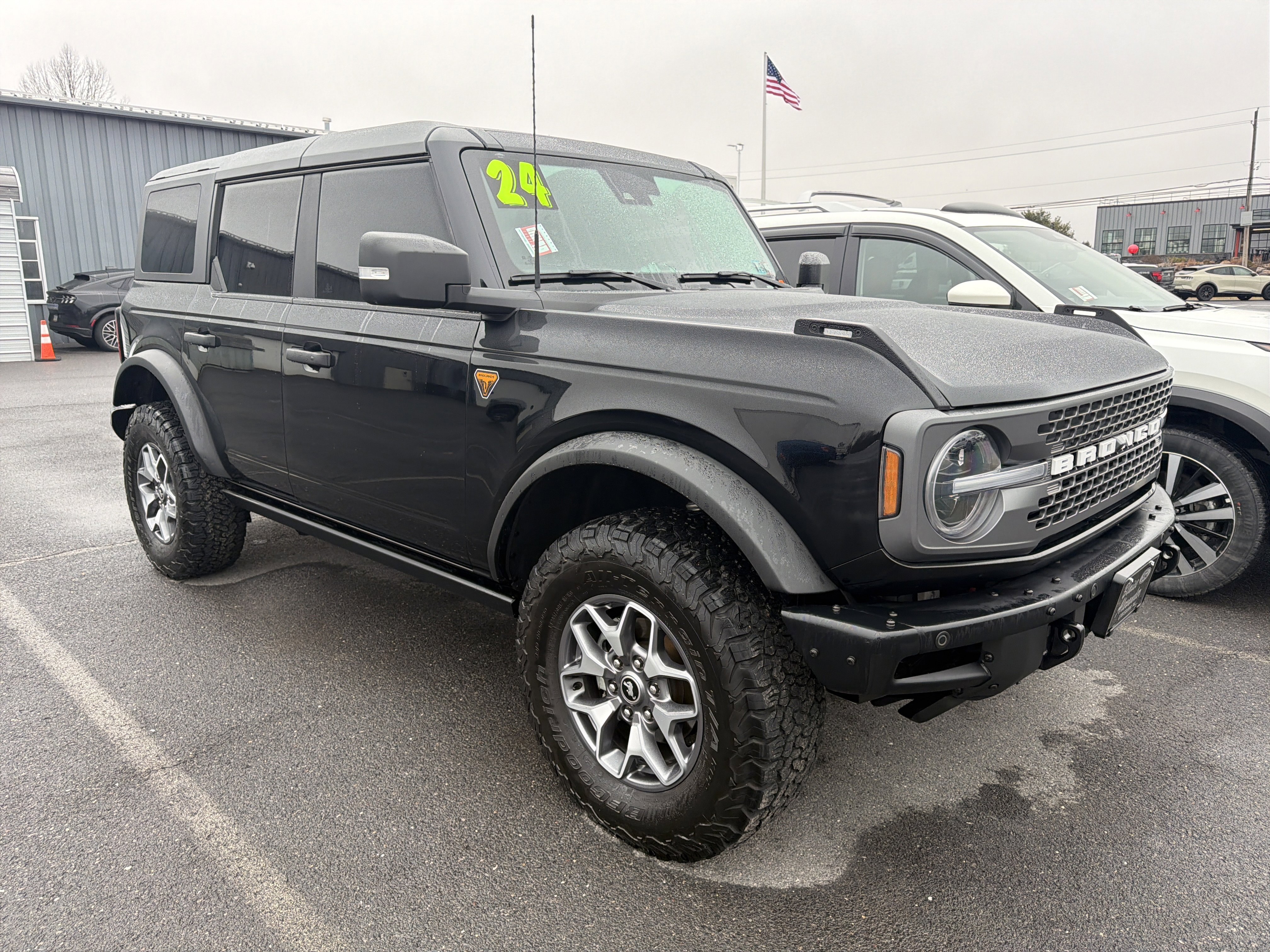 Used 2024 Ford Bronco Badlands image 32