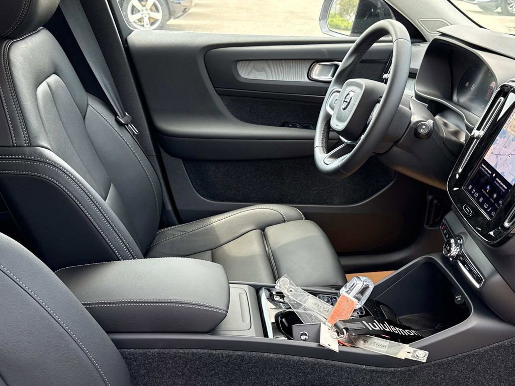Used 2026 Volvo XC40 B5 Plus w/ Protection Package Premier image 5