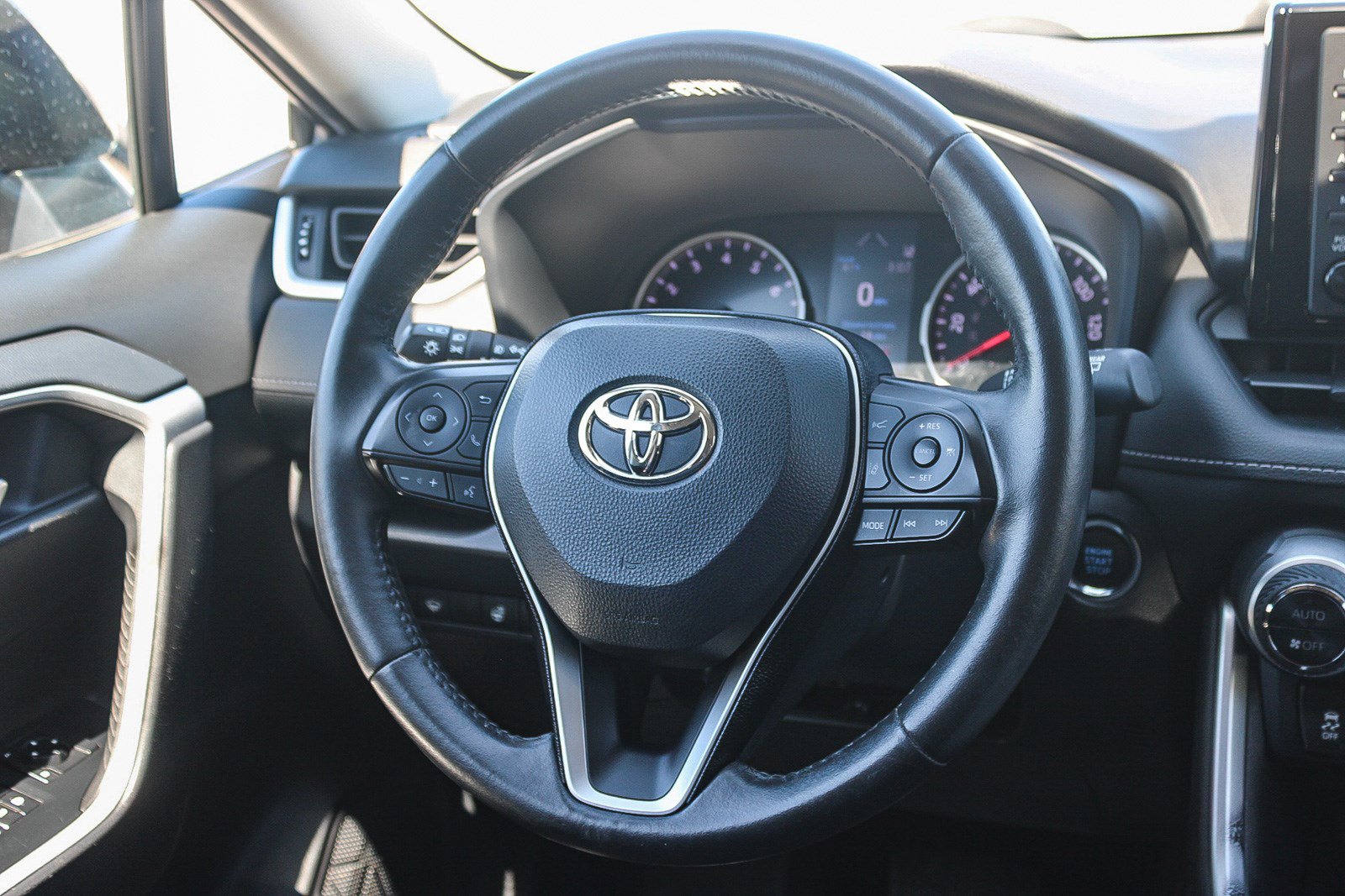 Used 2021 Toyota RAV4 XLE w/ XLE Grade Weather Package AWD/4WD image 16