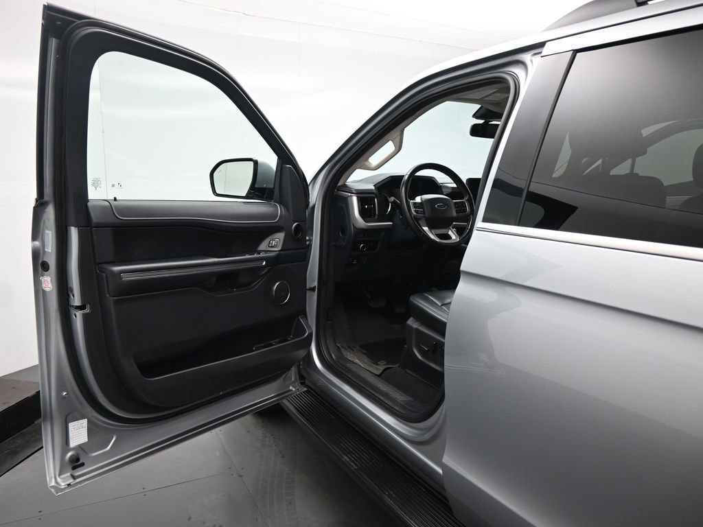 Certified 2024 Ford Expedition Max XLT image 9