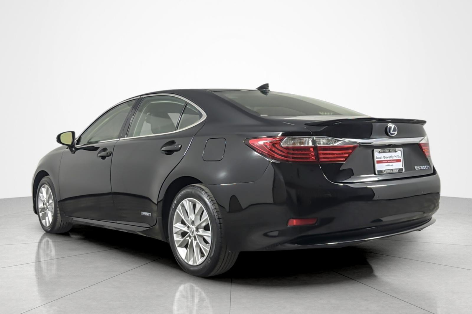 Used 2015 Lexus ES 300h w/ Navigation System Package FWD image 3
