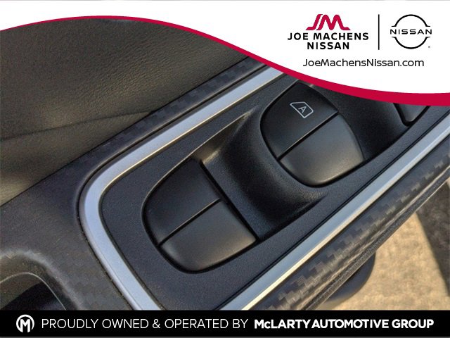 New 2025 Nissan Versa SR w/ Trunk Package image 18