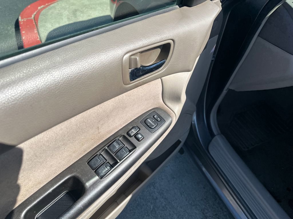Used 2005 Toyota Camry LE FWD image 10