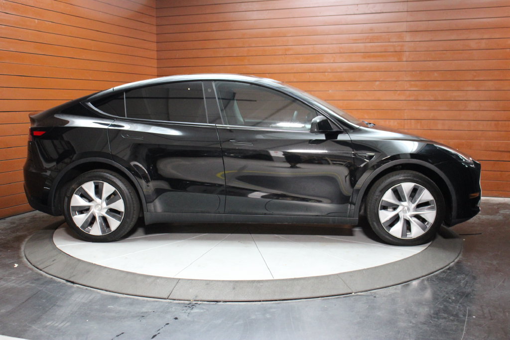 Used 2023 Tesla Model Y Long Range AWD/4WD image 24
