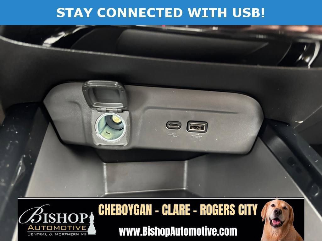 Used 2025 Chevrolet Trax LT w/ LT Convenience Package FWD image 17