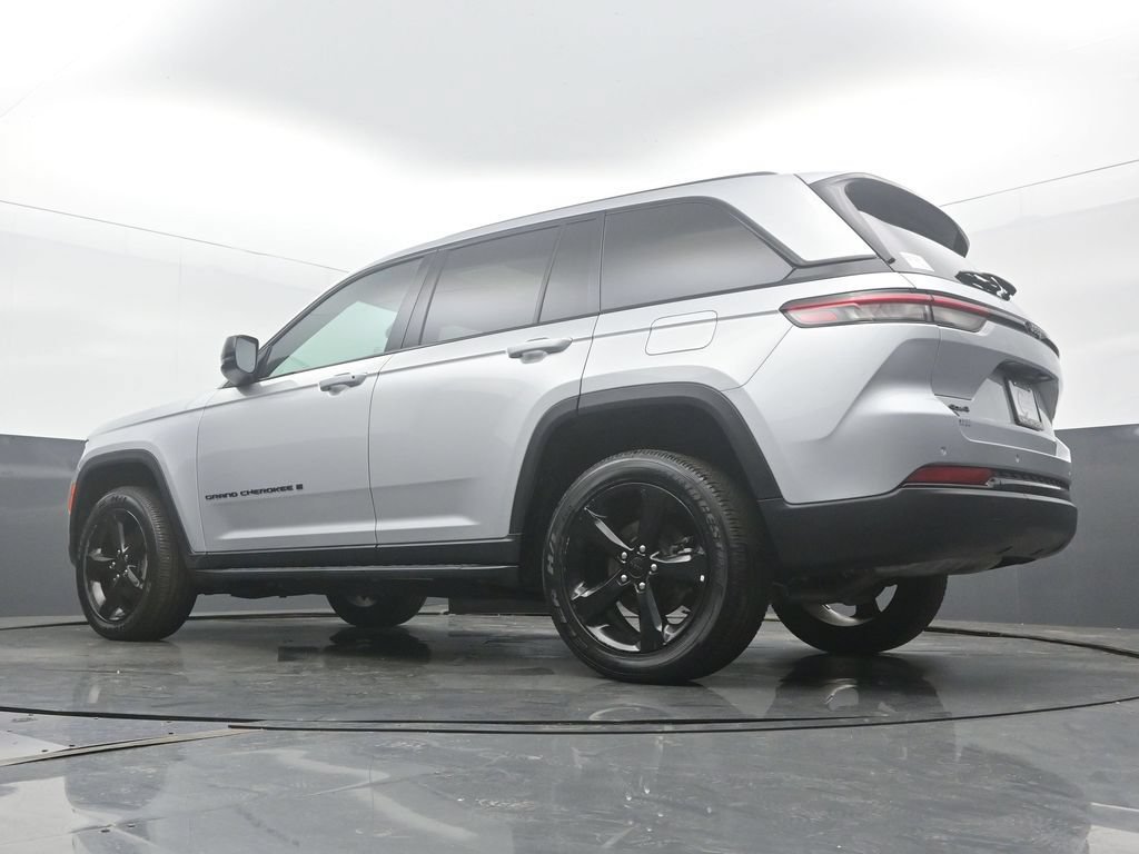 Used 2024 Jeep Grand Cherokee Altitude AWD/4WD image 58