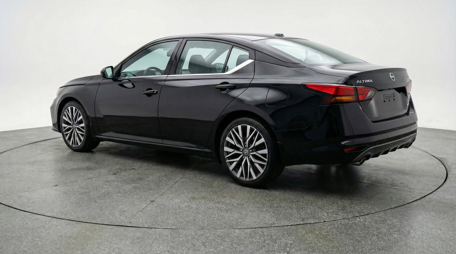 Used 2025 Nissan Altima 2.5 SV FWD image 6
