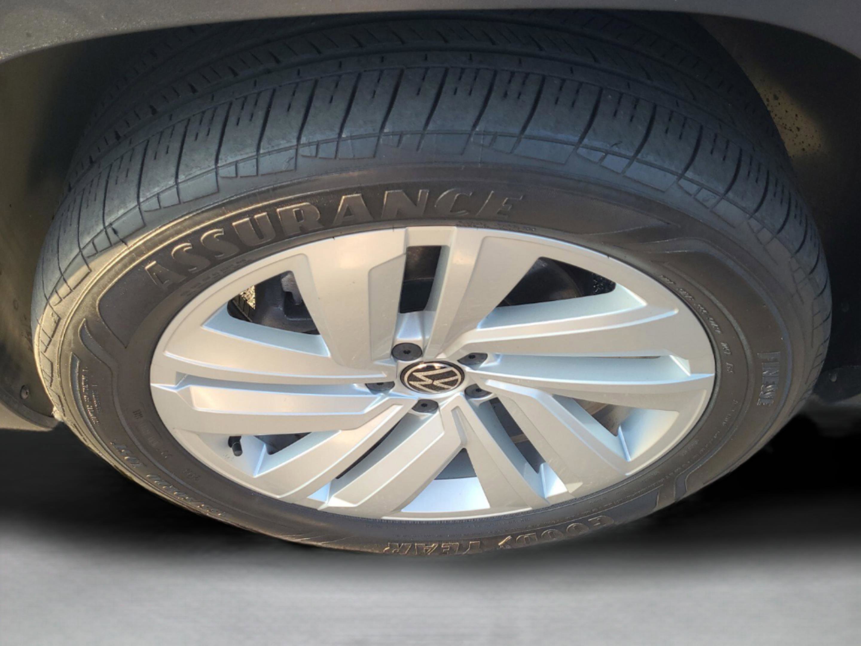 Used 2022 Volkswagen Atlas Cross Sport SE w/ Panoramic Sunroof Package image 8