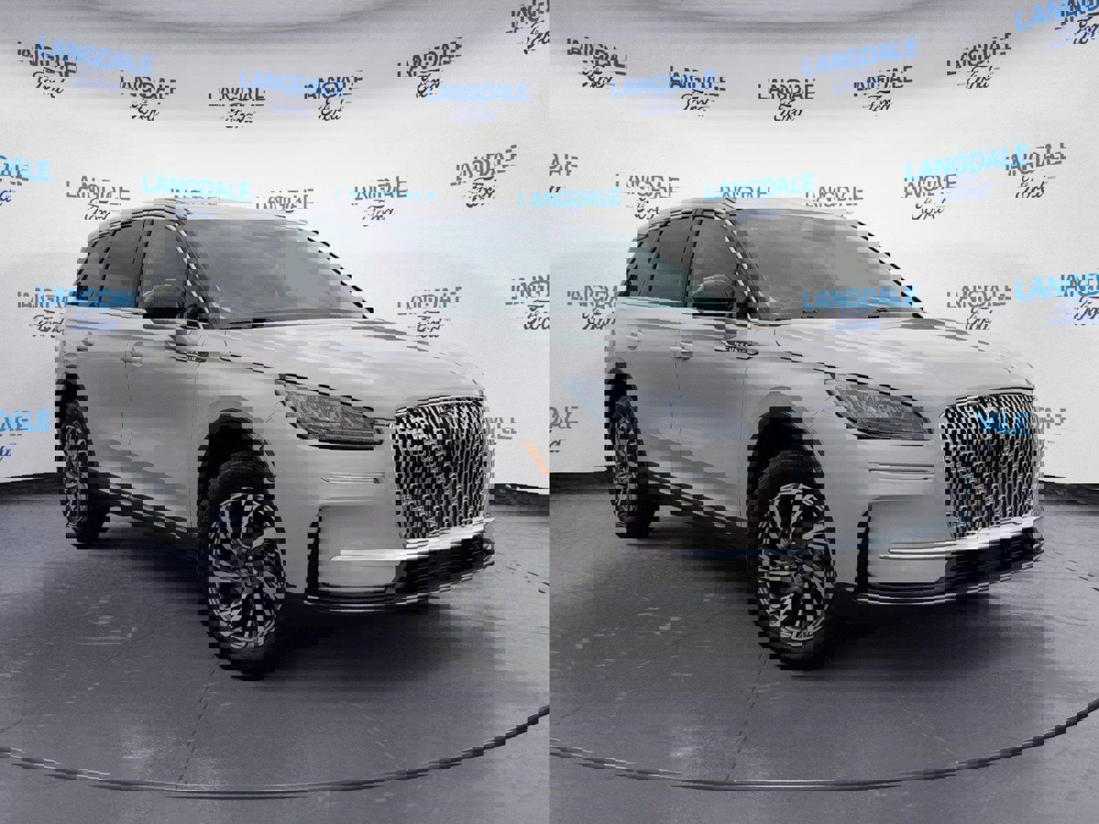 Used 2023 Lincoln Corsair FWD image 2