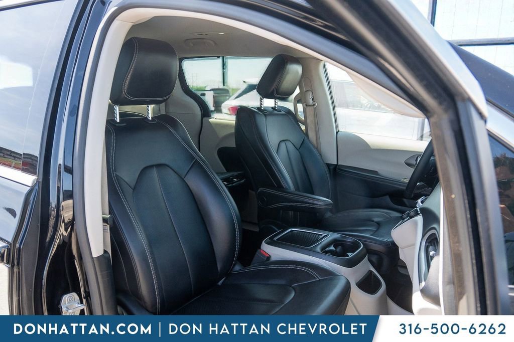 Used 2024 Chrysler Pacifica Touring-L image 22