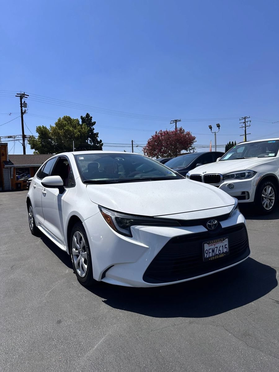 Used 2023 Toyota Corolla LE FWD image 1
