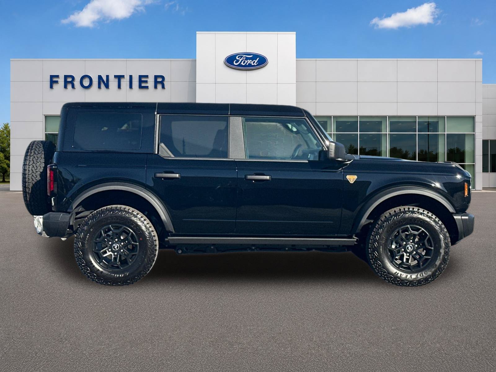 New 2026 Ford Bronco Badlands w/ Black Appearance Package AWD/4WD image 3
