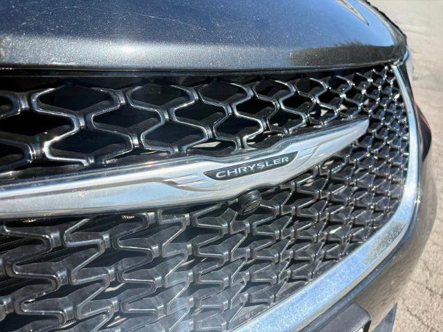 Used 2023 Chrysler Pacifica Touring-L FWD image 11