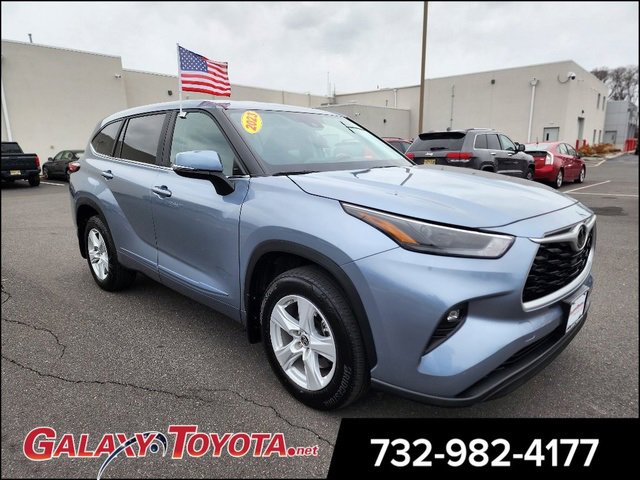 Used 2023 Toyota Highlander LE image 1