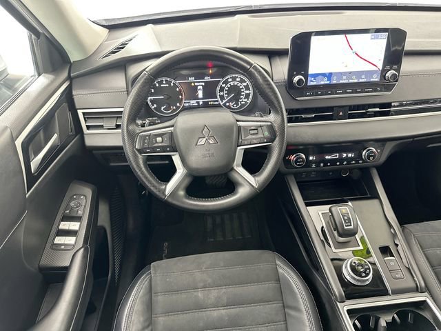 Used 2022 Mitsubishi Outlander SE image 9