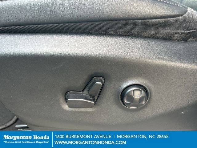 Used 2024 Chrysler Pacifica Touring-L image 16