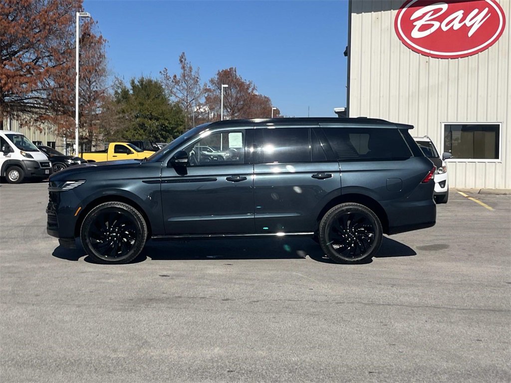 New 2025 Lincoln Navigator Reserve w/ Jet Appearance Package image 2