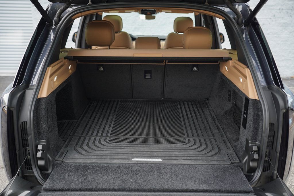 Used 2025 Land Rover Range Rover SE image 39
