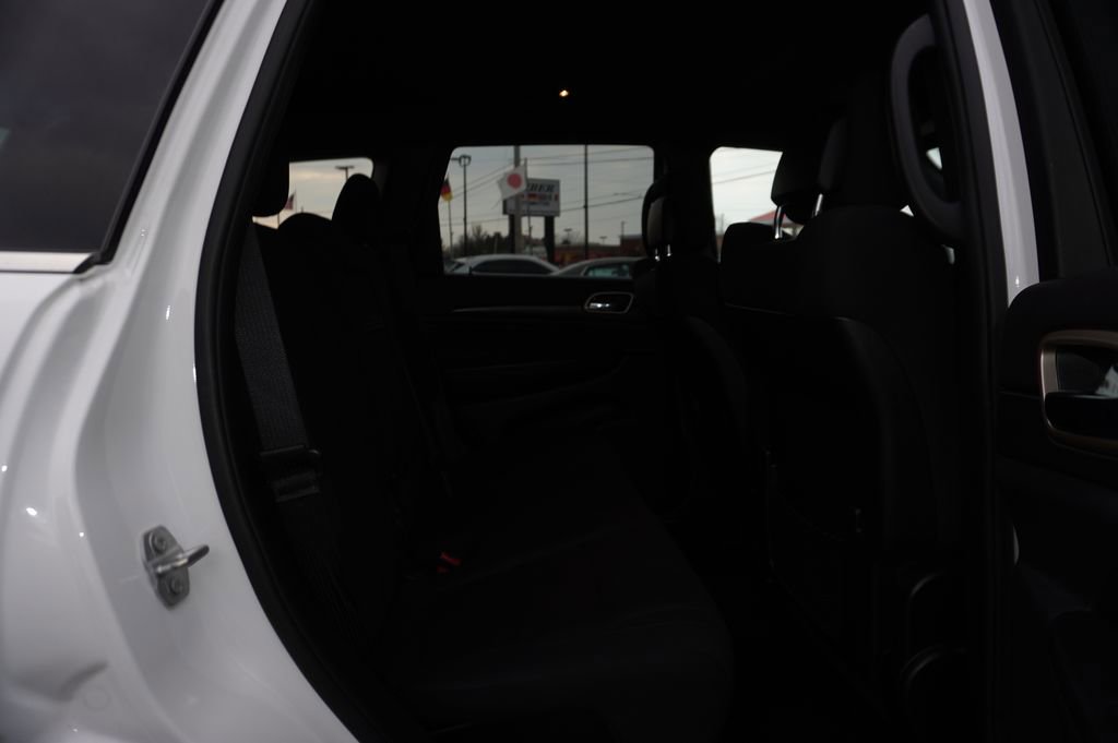 Used 2017 Jeep Grand Cherokee Laredo w/ Quick Order Package 23E image 27