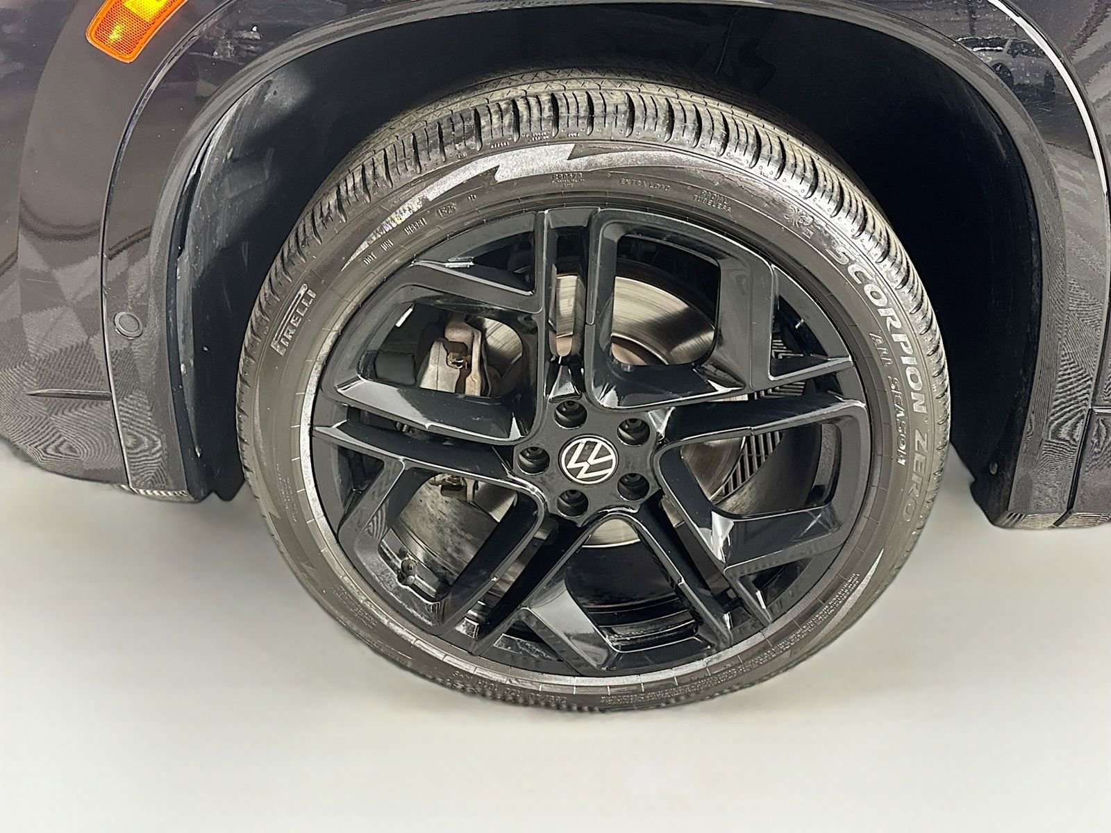 Used 2025 Volkswagen Tiguan SE R-Line AWD/4WD image 25