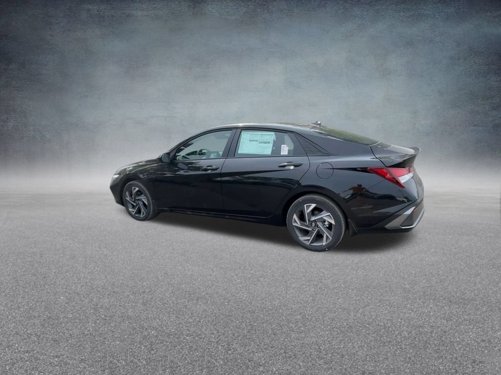Used 2025 Hyundai Elantra Sport FWD image 17