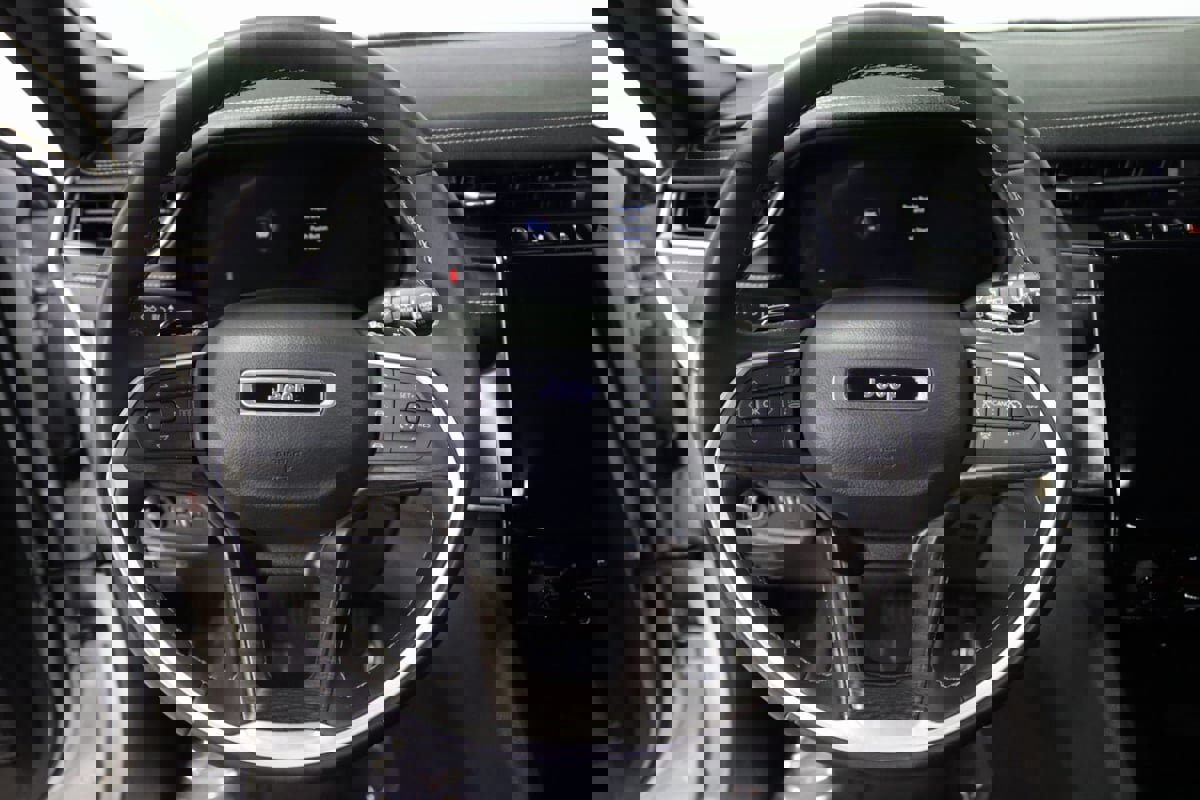 Used 2024 Jeep Grand Cherokee L Limited w/ Luxury Tech Group II image 34