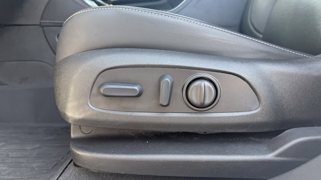 Used 2023 GMC Acadia SLT w/ Elevation Edition image 11