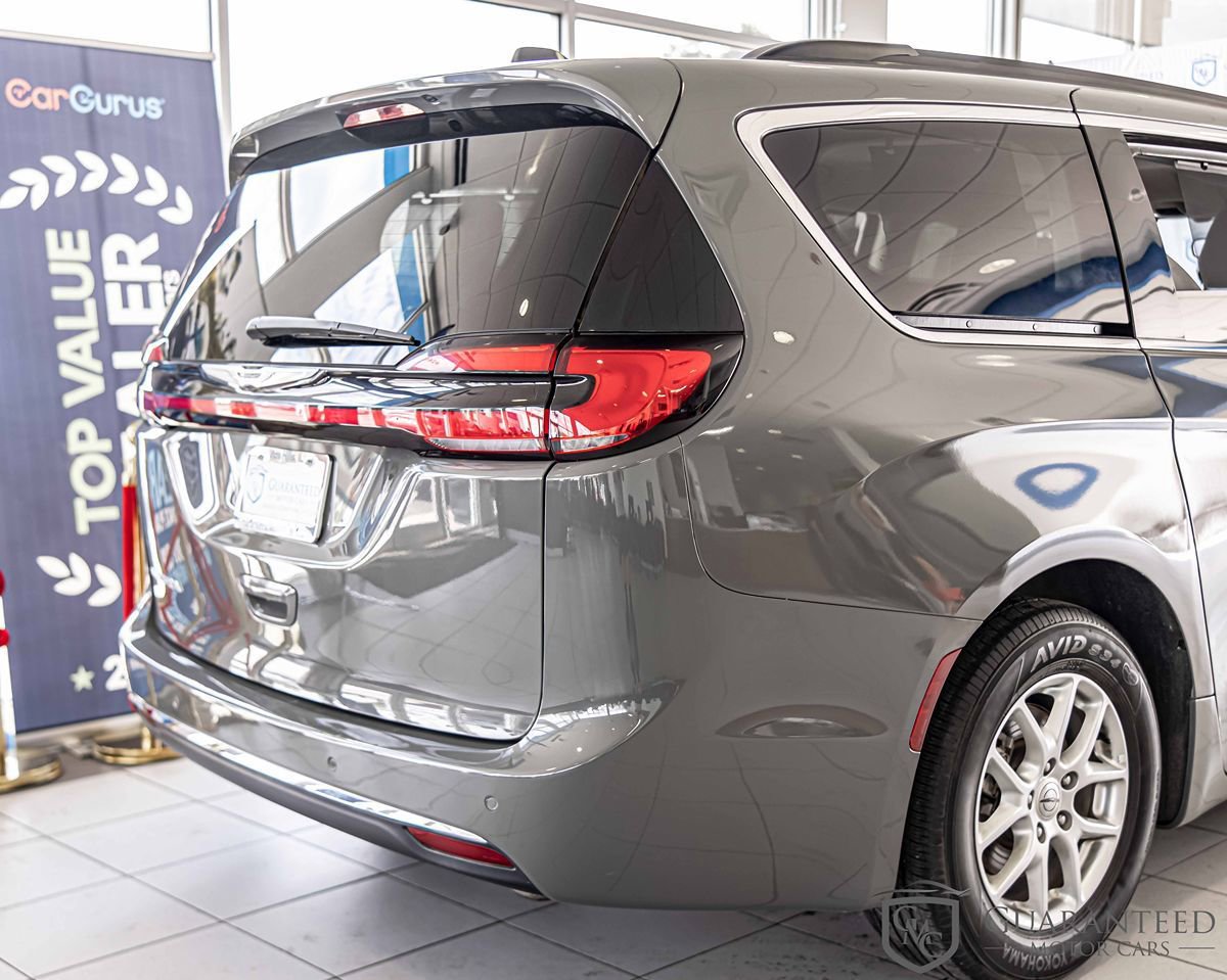 Used 2022 Chrysler Pacifica Touring-L FWD image 14