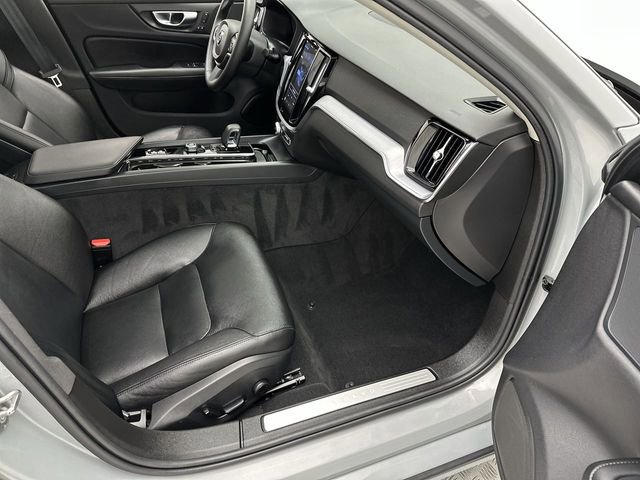 Certified 2025 Volvo S60 B5 Core image 25