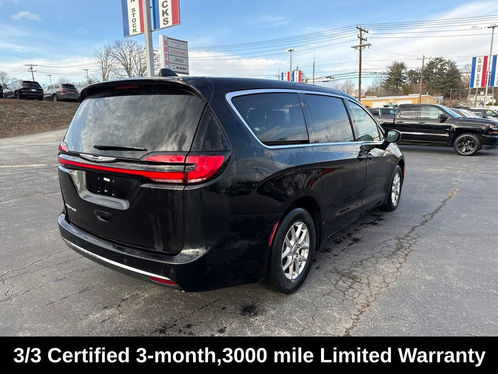 Used 2024 Chrysler Pacifica Touring-L image 5