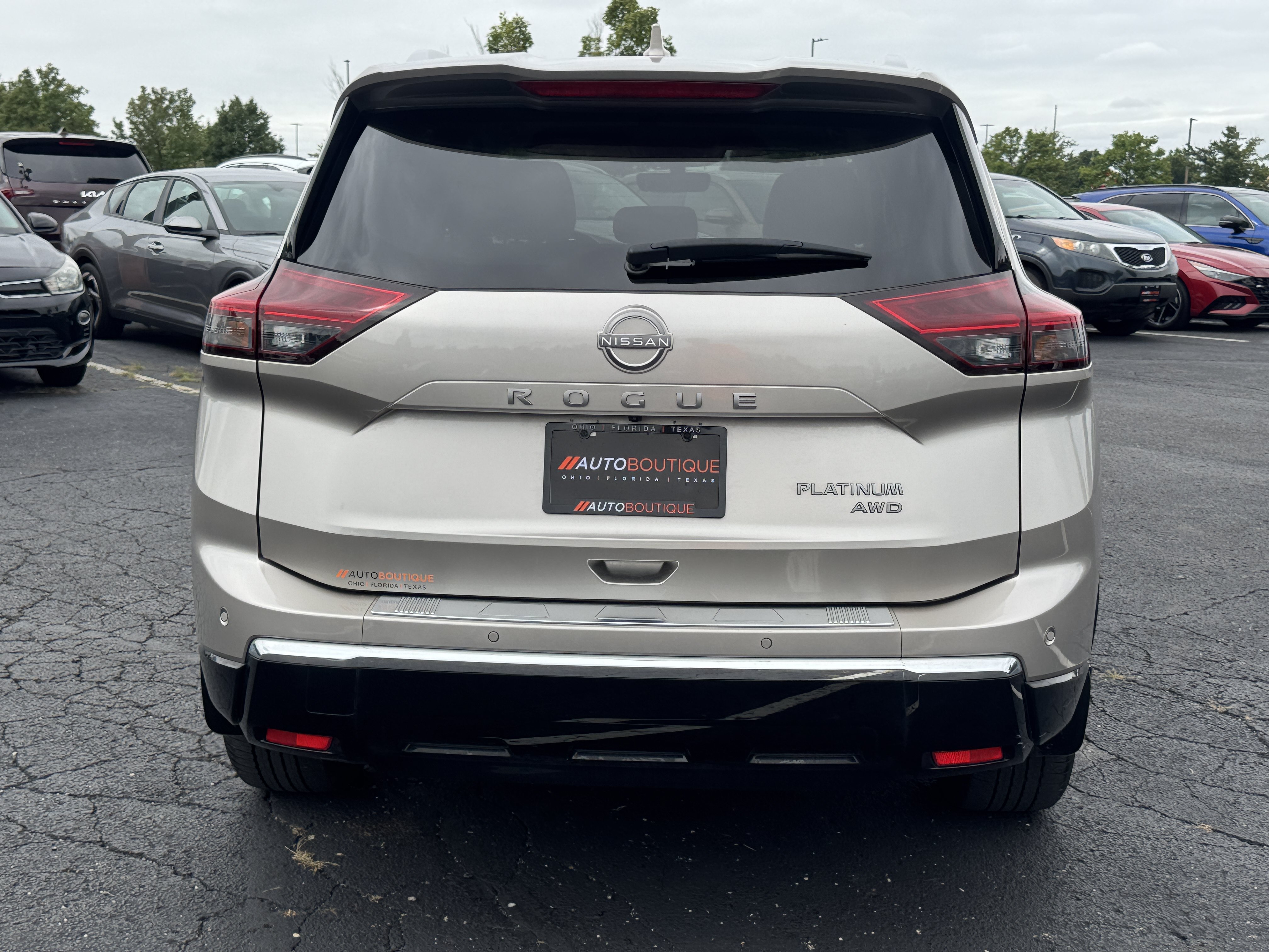 Used 2024 Nissan Rogue Platinum w/ Platinum Premium Package AWD/4WD image 11