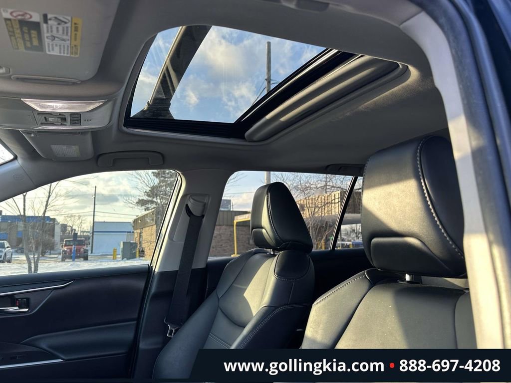 Used 2022 Toyota RAV4 XLE Premium image 19