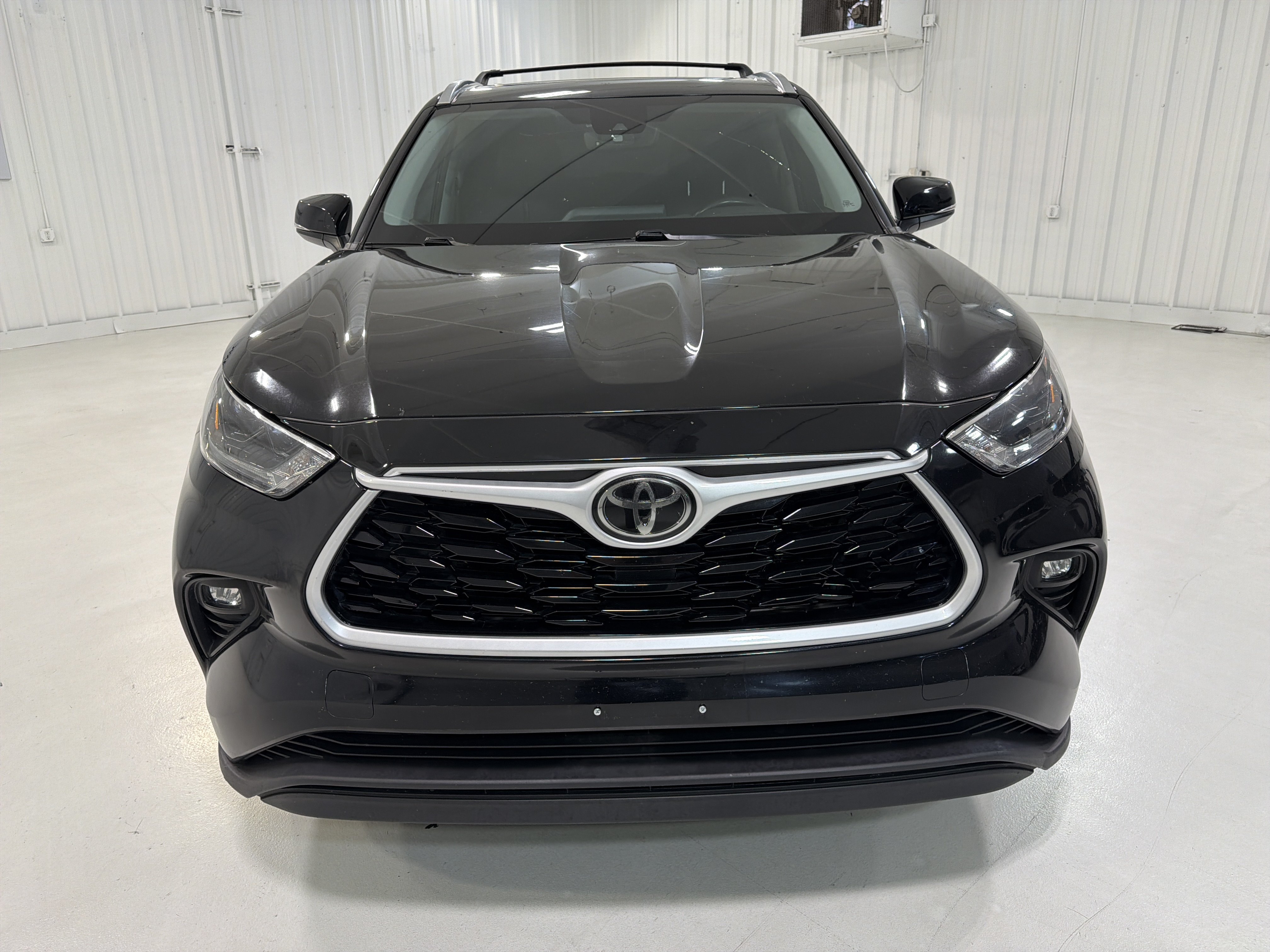 Used 2021 Toyota Highlander XLE FWD image 8