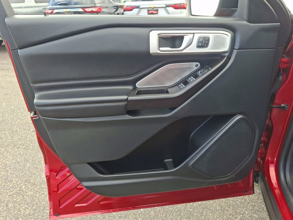 Used 2020 Ford Explorer Platinum w/ Premium Technology Package image 12