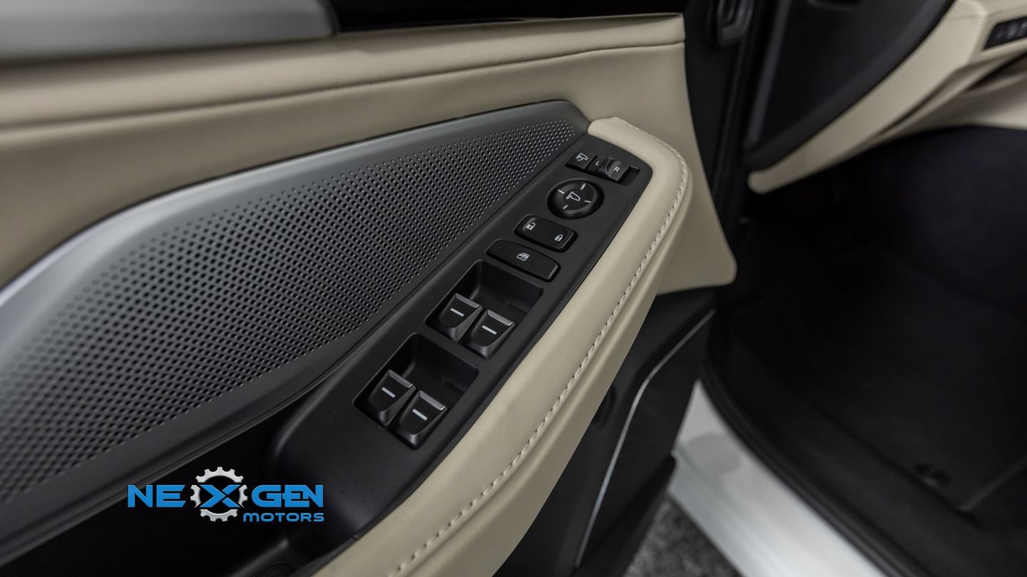 Used 2025 Acura MDX SH-AWD w/ Technology Package image 12