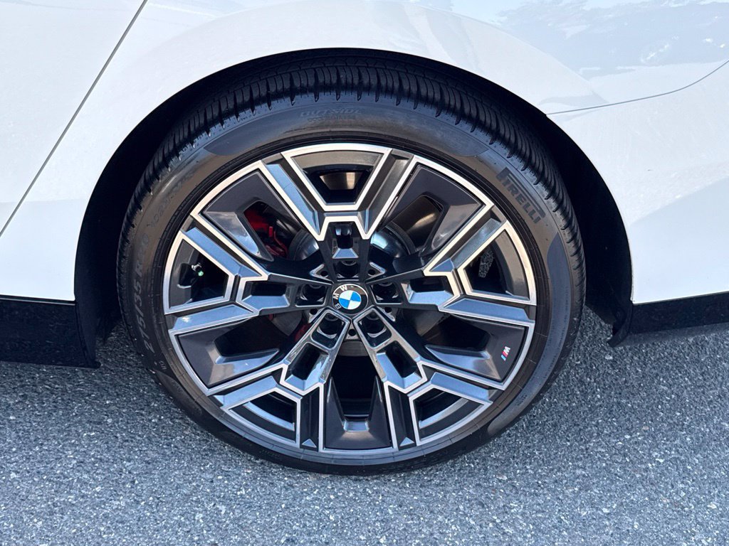 Used 2026 BMW i5 eDrive40 w/ M Sport Package RWD image 13