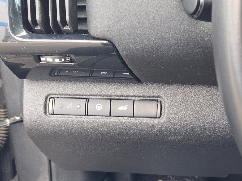 Used 2025 Nissan Pathfinder SV image 33